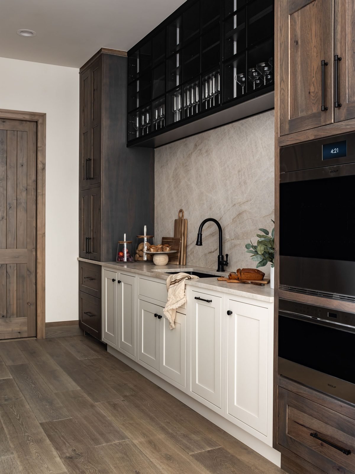 Scullery with butler's pantry storage